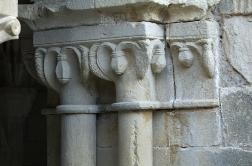 Capiteles de la galería oriental del claustro de Vallbona